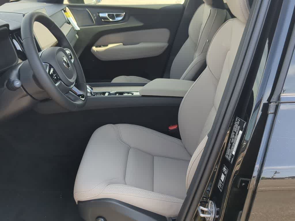 Thumbnail: 2026 Volvo XC60 - 15