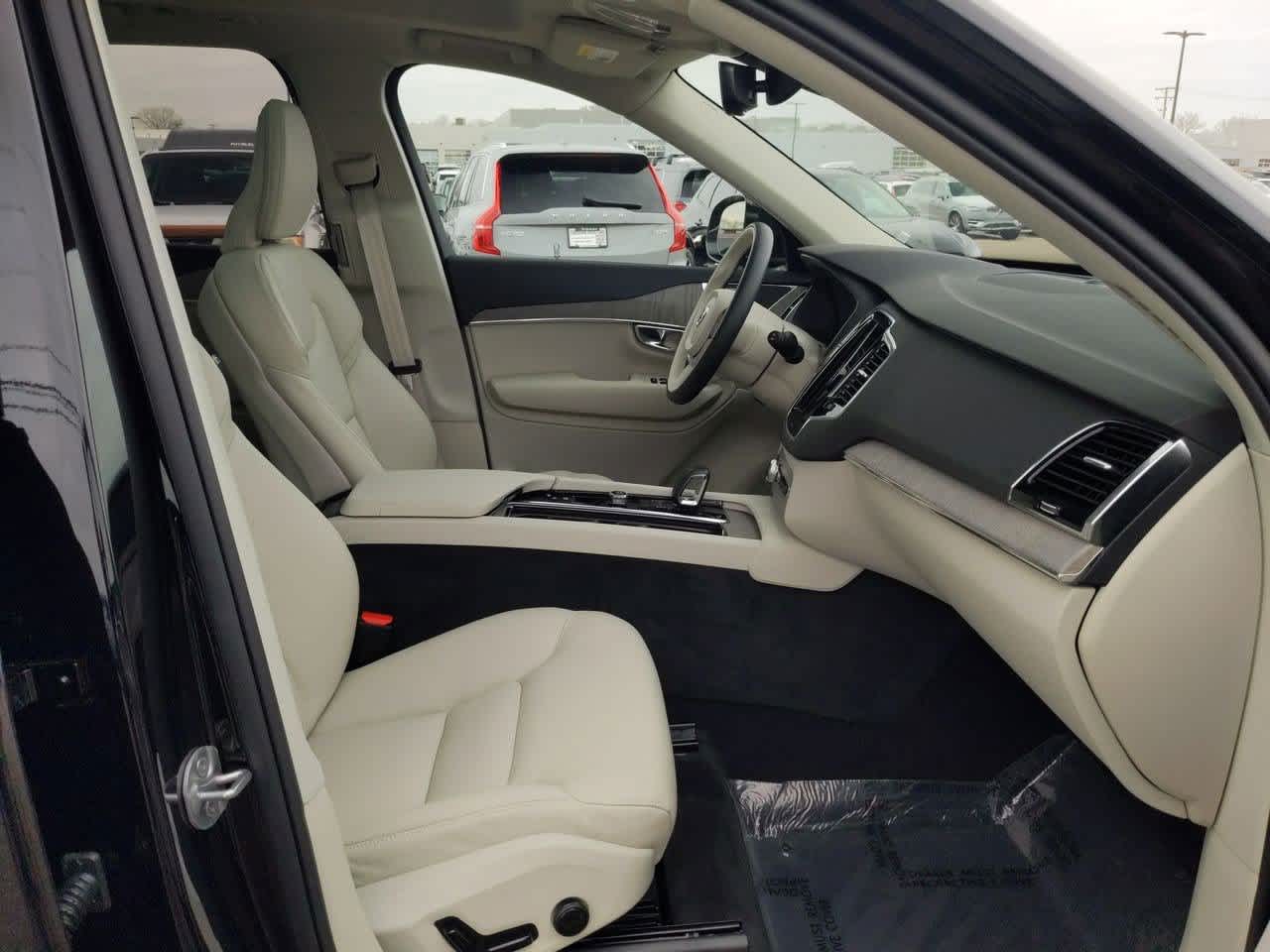 Thumbnail: 2025 Volvo XC90 - 19