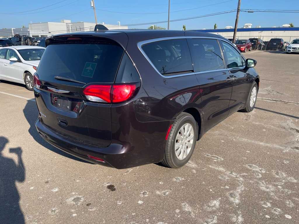 Thumbnail: 2018 Chrysler Pacifica - 5