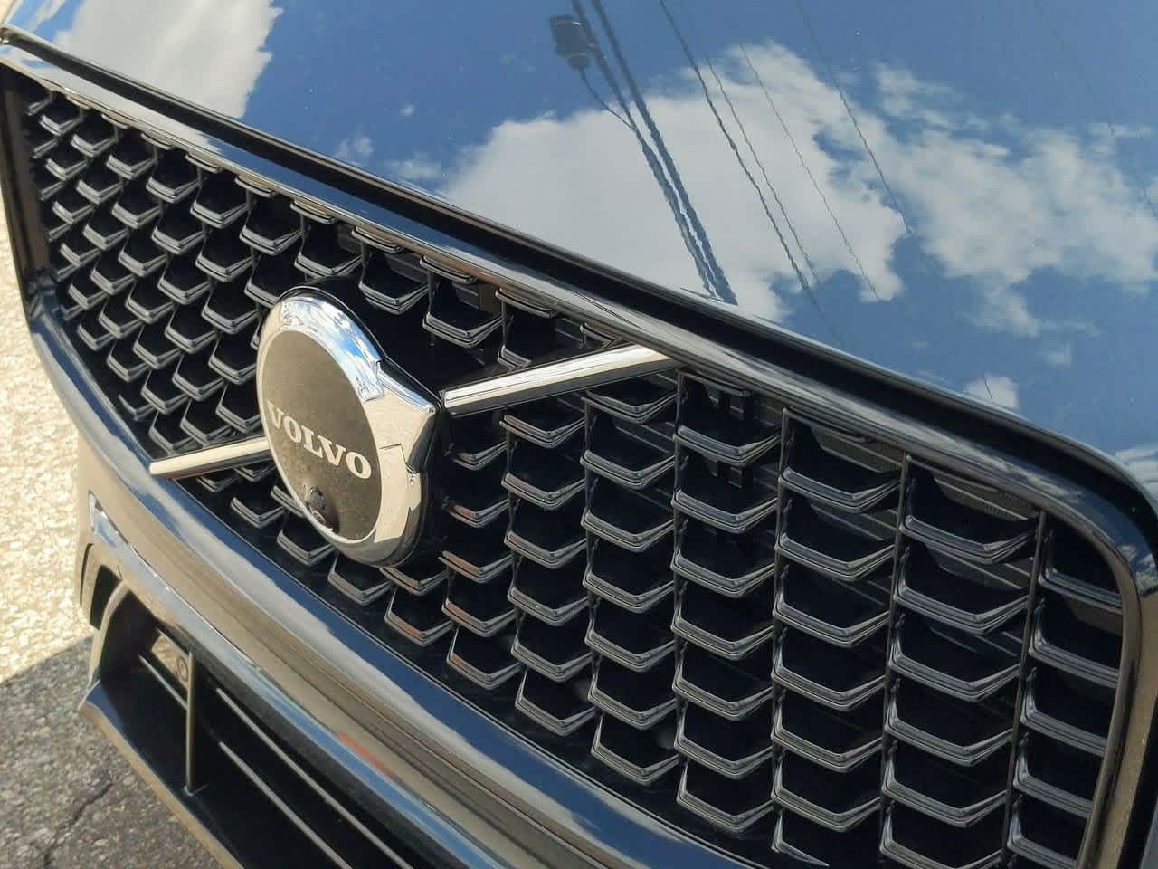 Thumbnail: 2025 Volvo XC60 - 10