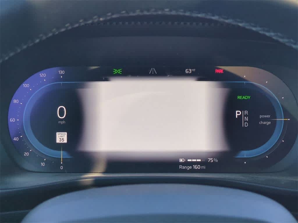 Thumbnail: 2022 Volvo C40 - 31