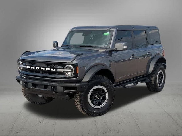 Used 2023 Ford Bronco V-6 cyl 4x4 in Troy, MI