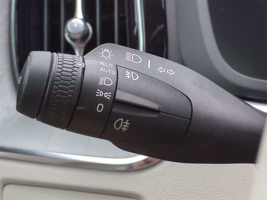 Thumbnail: 2025 Volvo XC60 - 26