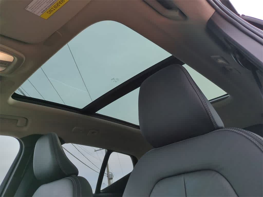 Thumbnail: 2023 Volvo XC40 - 11