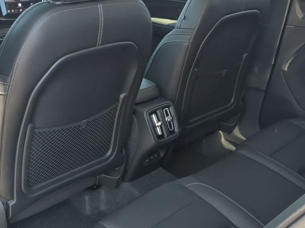 Thumbnail: 2026 Volvo XC40 - 17