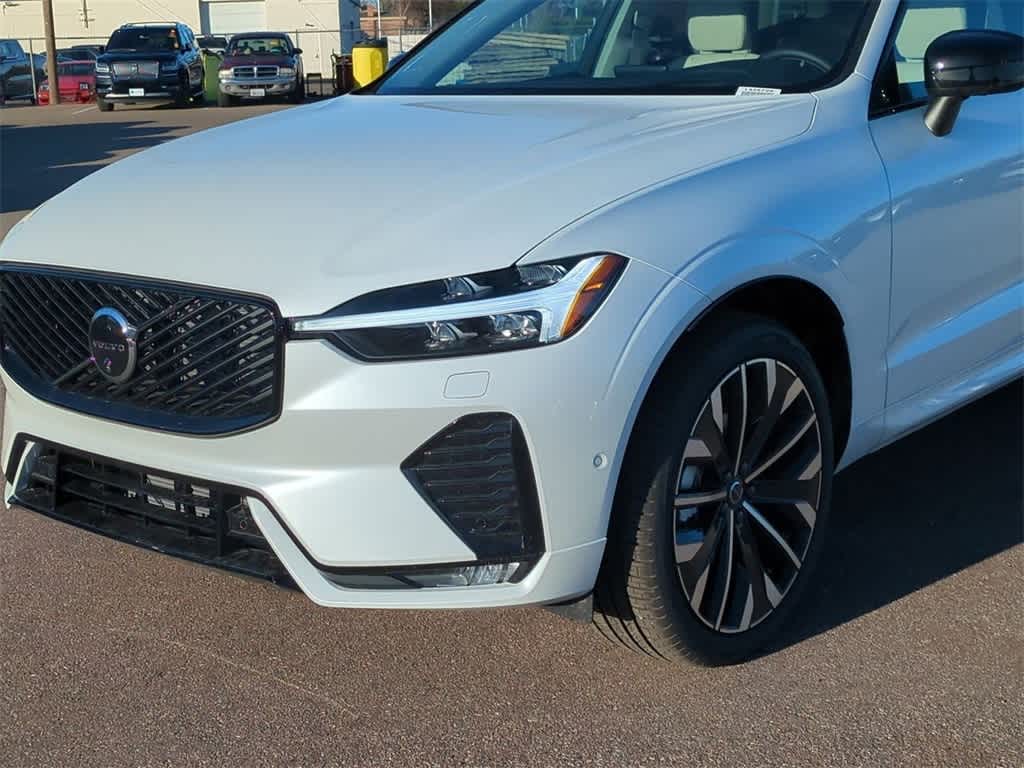 2026 Volvo XC60 B5 photo 3