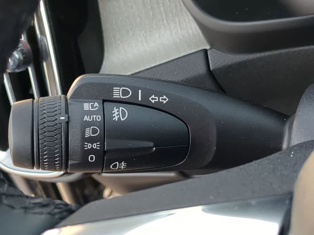 Thumbnail: 2026 Volvo XC40 - 25