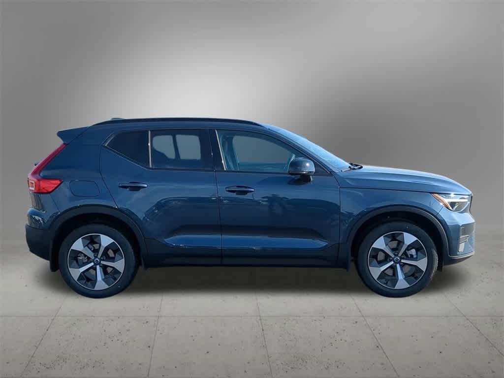 Thumbnail: 2026 Volvo XC40 - 7