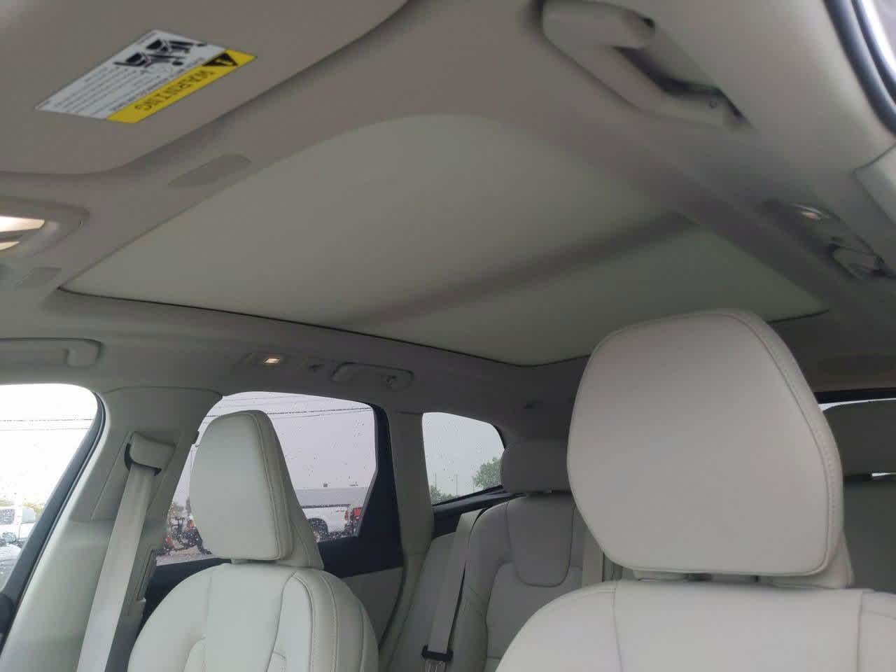 Thumbnail: 2025 Volvo XC60 - 16