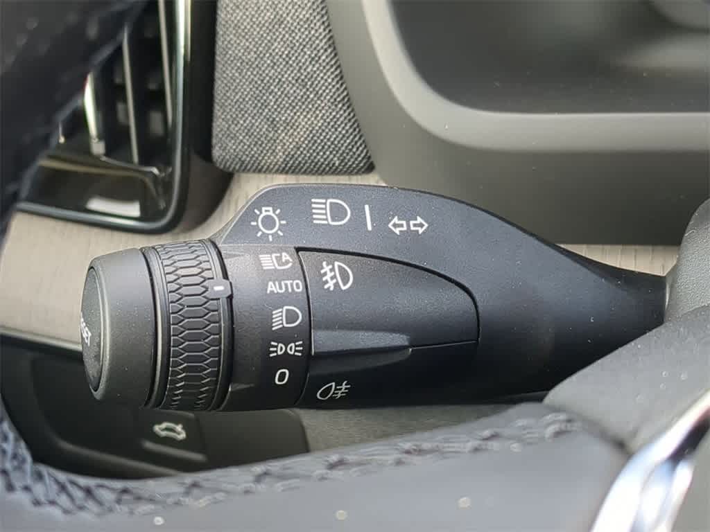 Thumbnail: 2026 Volvo XC90 - 25