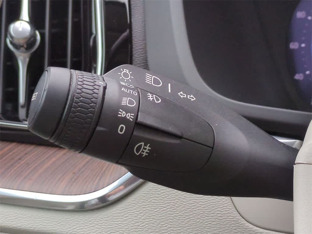 Thumbnail: 2022 Volvo XC60 - 27