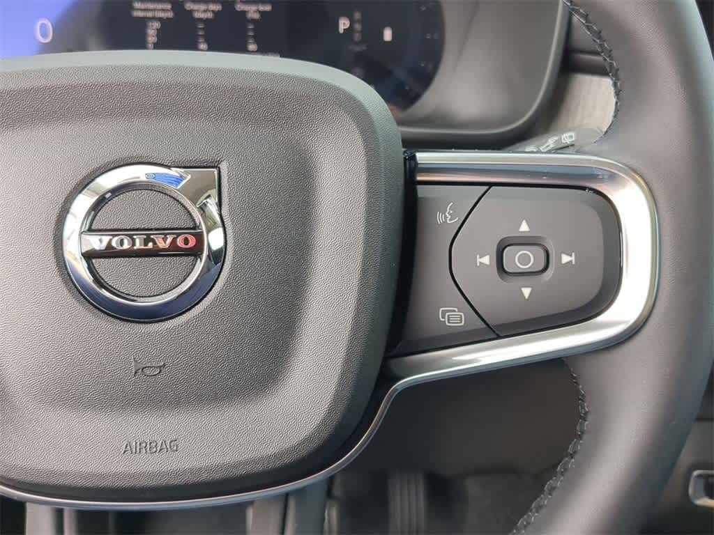 Thumbnail: 2025 Volvo XC40 - 26
