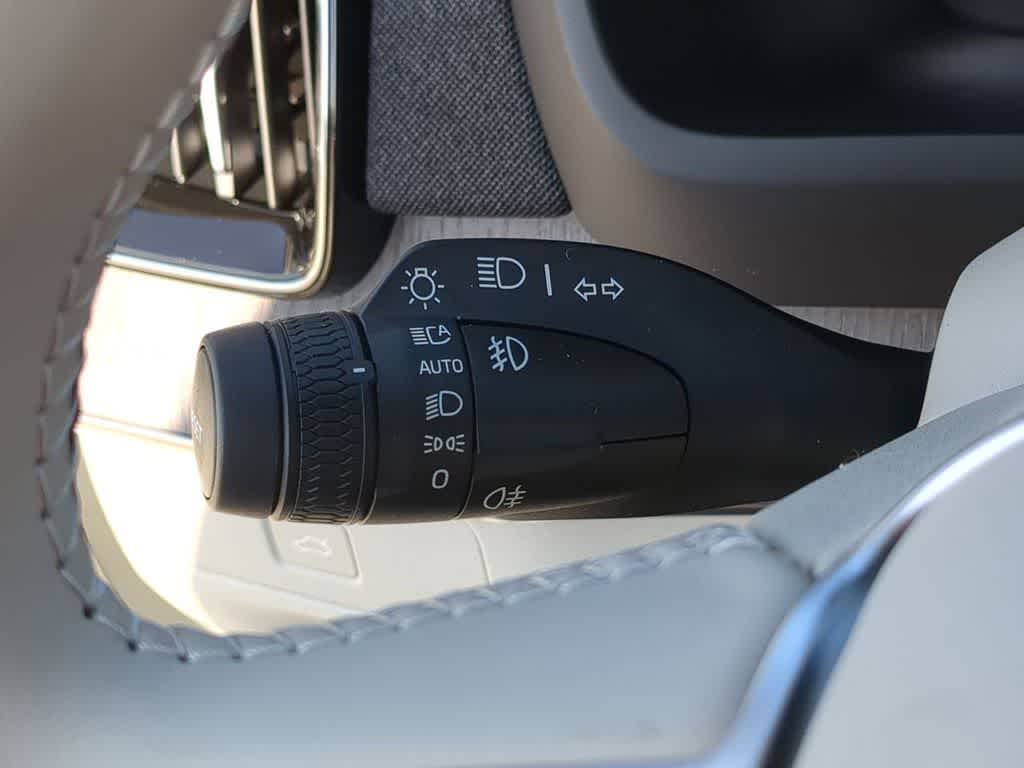 Thumbnail: 2026 Volvo XC90 - 25