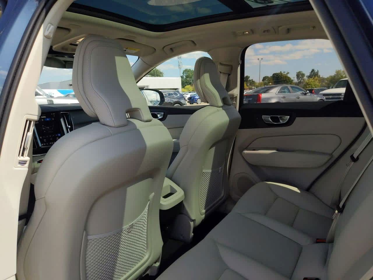 Thumbnail: 2025 Volvo XC60 - 15