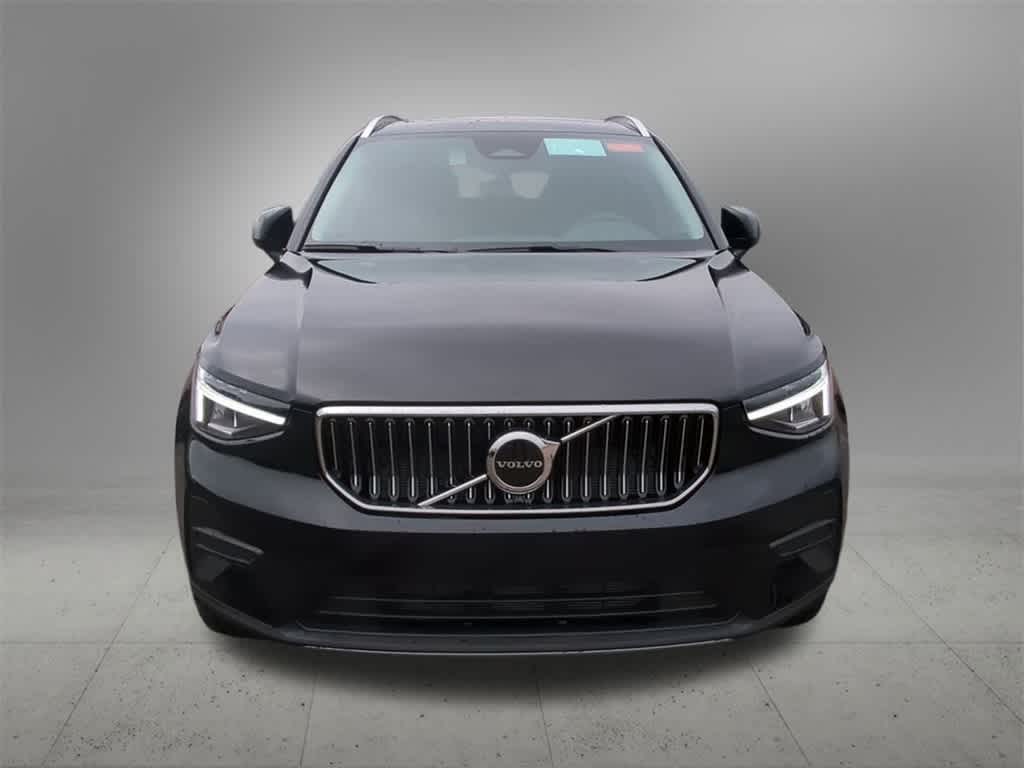 Thumbnail: 2025 Volvo XC40 - 9
