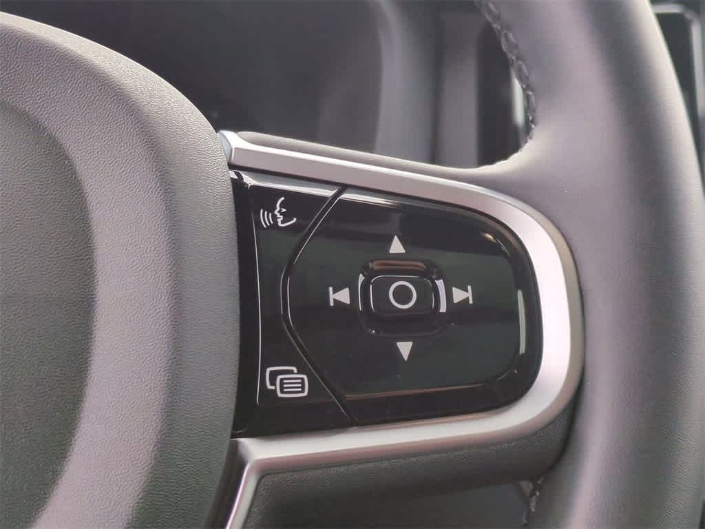 Thumbnail: 2025 Volvo XC60 - 17