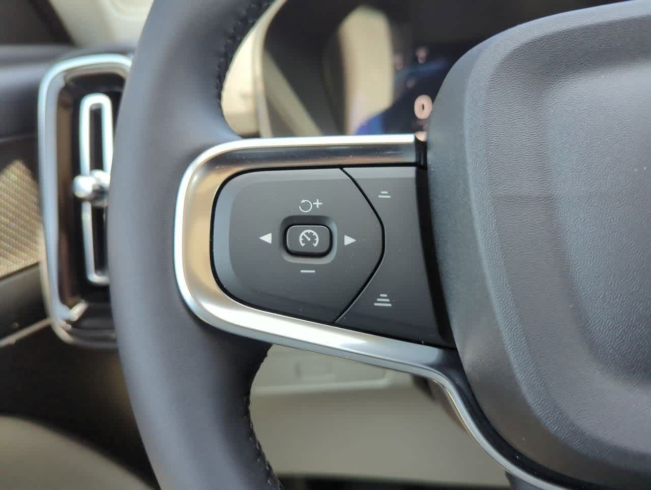 2025 Volvo XC40 B5 Ultimate 21