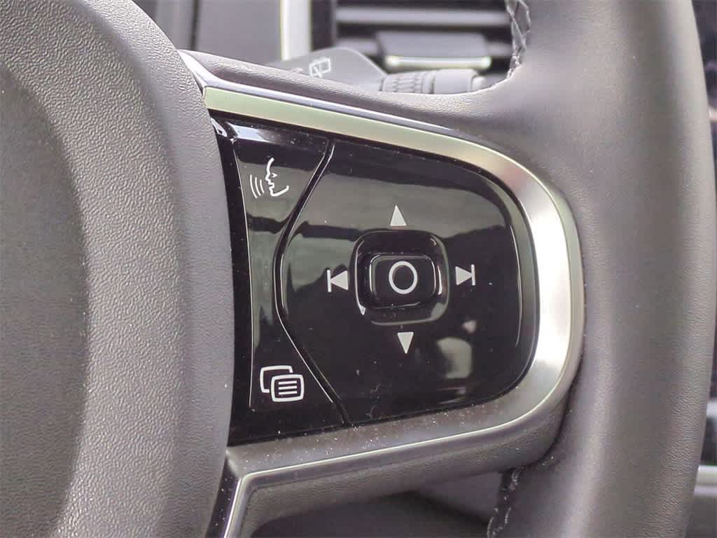 Thumbnail: 2025 Volvo XC90 - 25