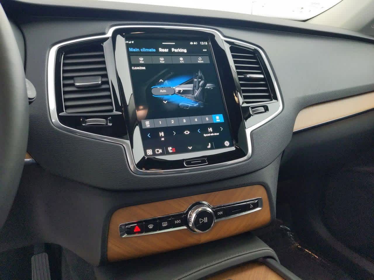 Thumbnail: 2025 Volvo XC90 - 21