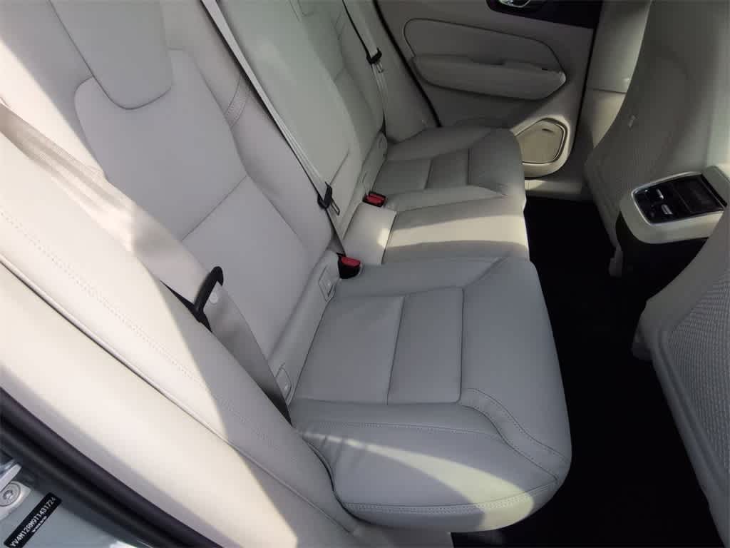 Thumbnail: 2026 Volvo XC60 - 20