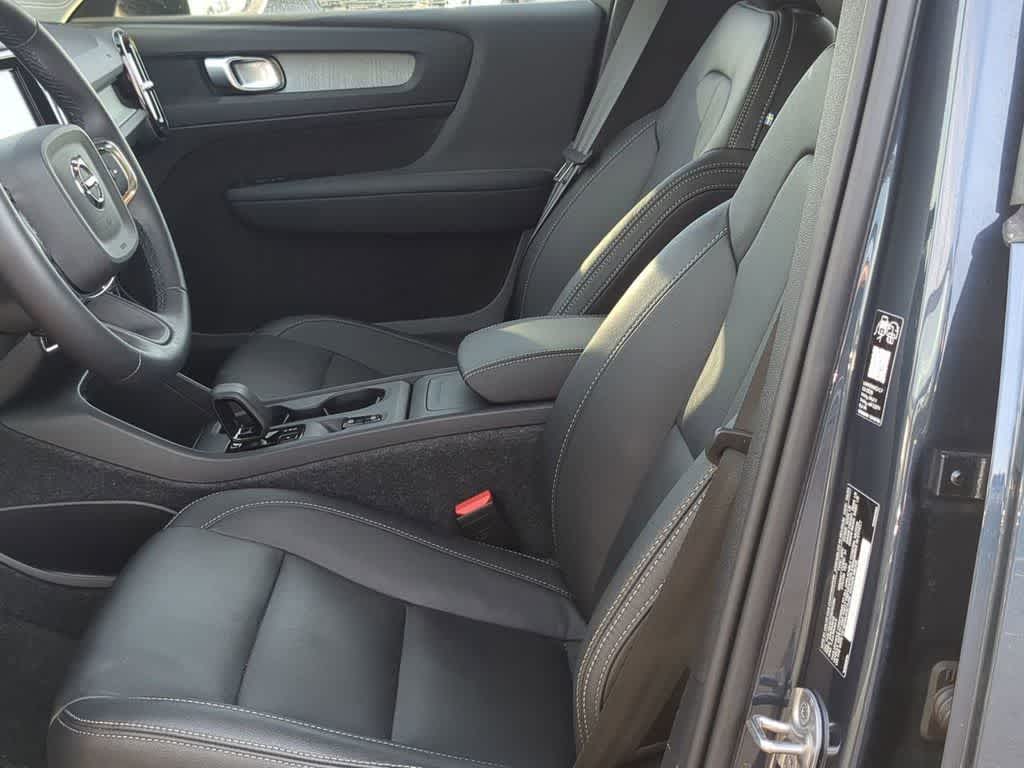 Thumbnail: 2026 Volvo XC40 - 15