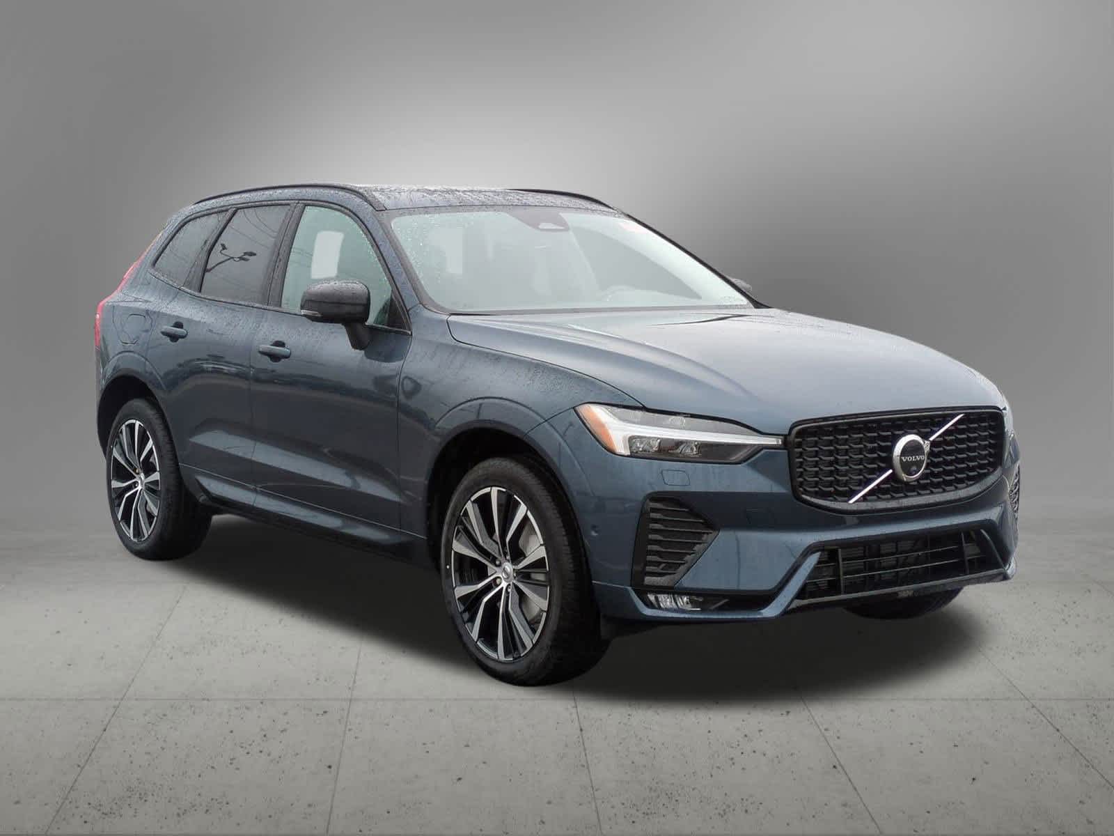 2025 Volvo XC60 B5 Plus 8