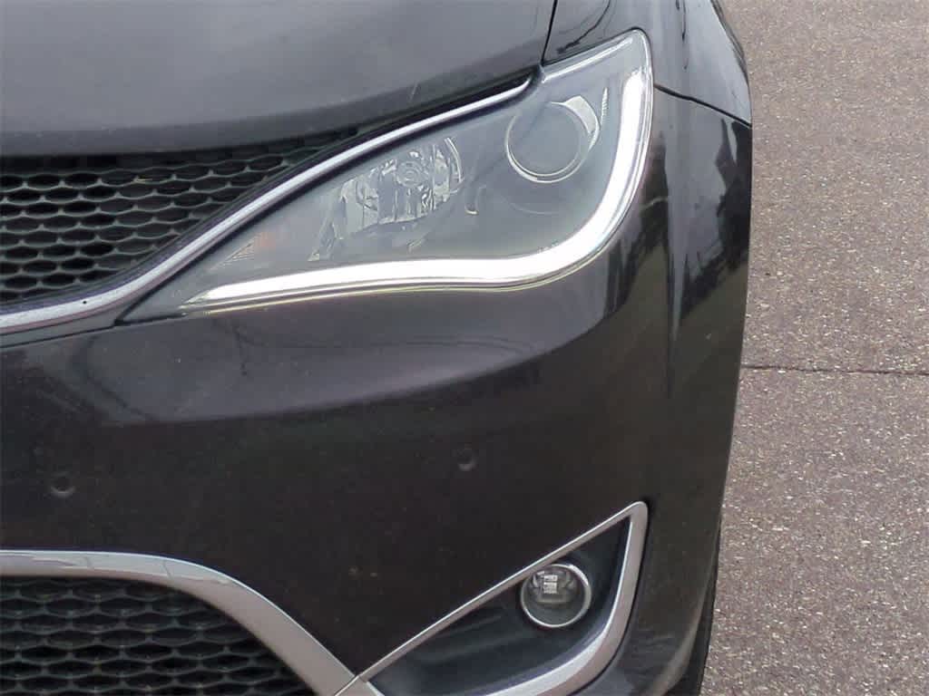 Thumbnail: 2017 Chrysler Pacifica - 10