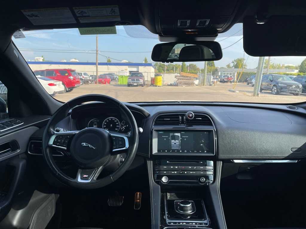 Thumbnail: 2018 Jaguar F-Pace - 13