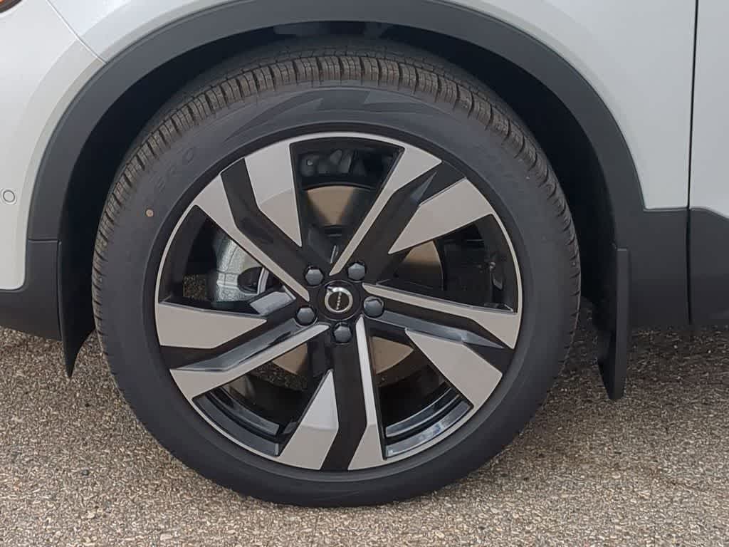 Thumbnail: 2026 Volvo XC40 - 13