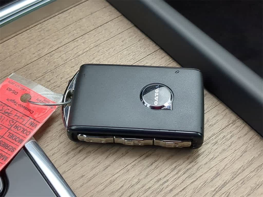 Thumbnail: 2026 Volvo XC60 - 32