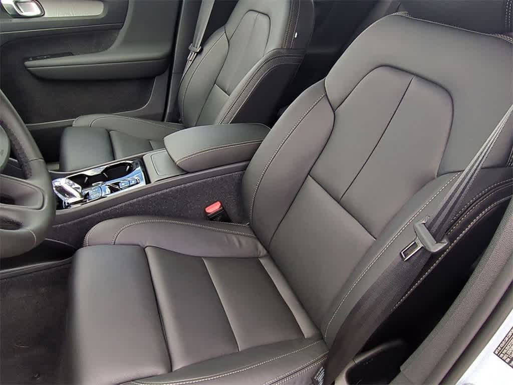 Thumbnail: 2026 Volvo XC40 - 15