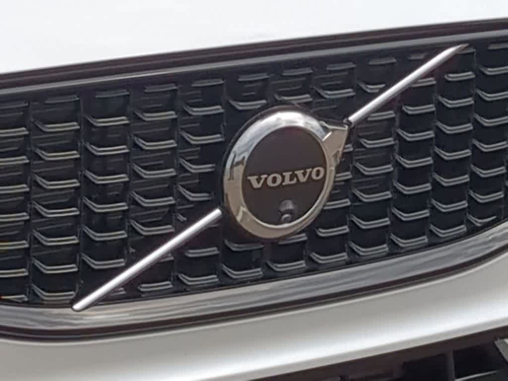 Thumbnail: 2025 Volvo XC60 - 11