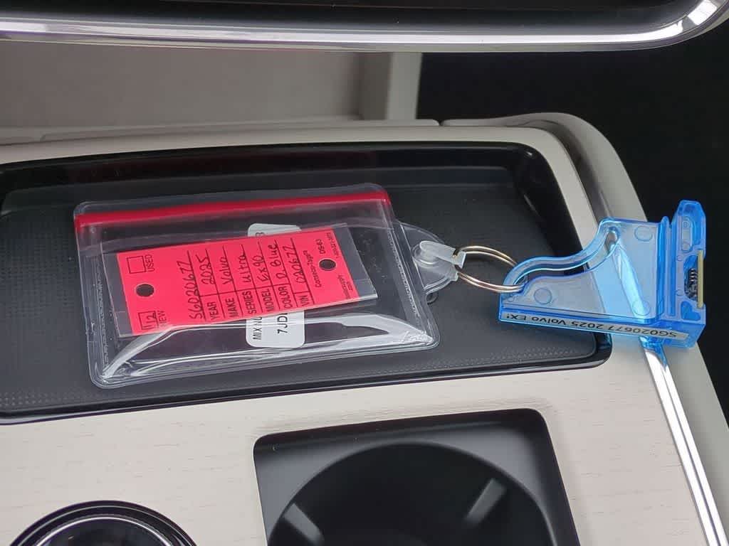 Thumbnail: 2025 Volvo EX90 - 35