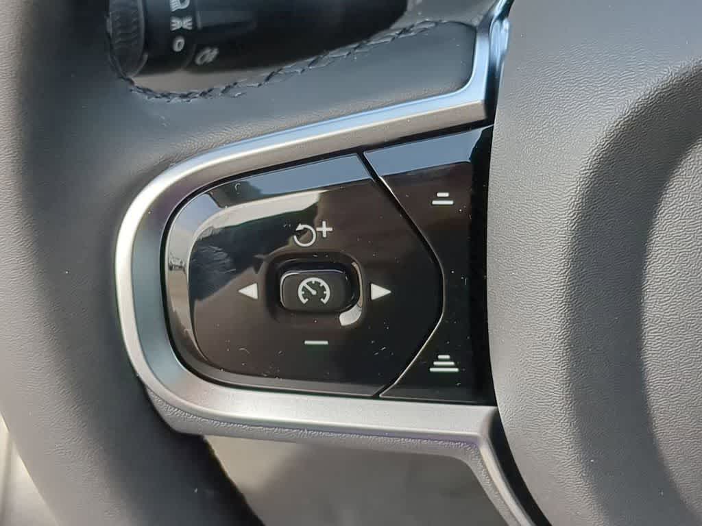 Thumbnail: 2026 Volvo XC60 - 22