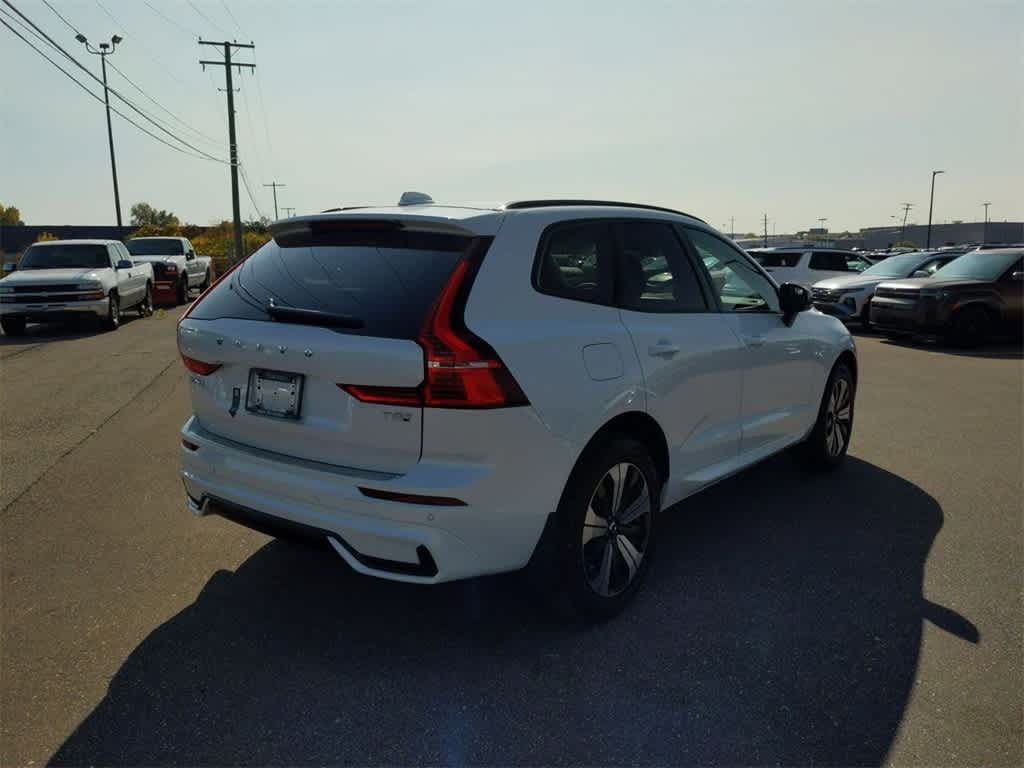 Thumbnail: 2025 Volvo XC60 - 6