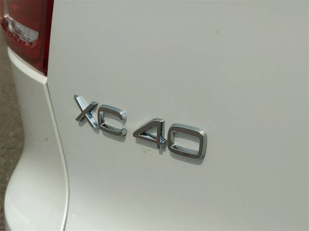 Thumbnail: 2025 Volvo XC40 - 11