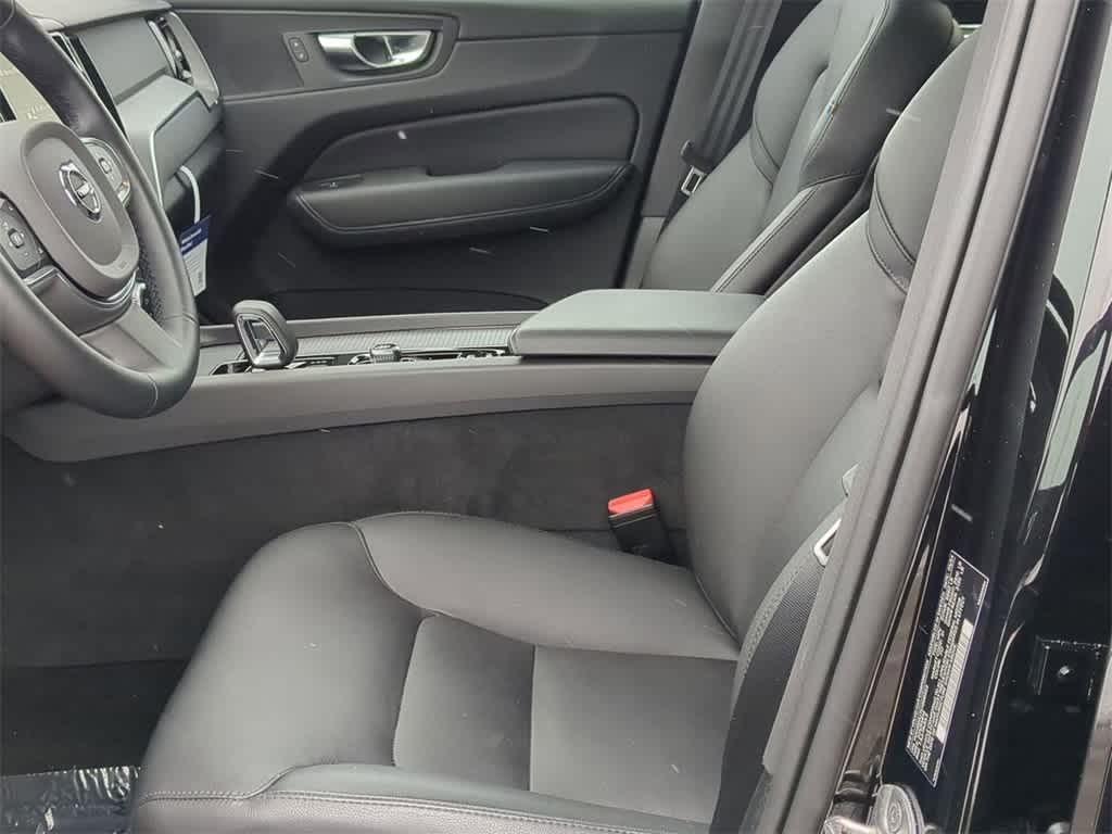 Thumbnail: 2025 Volvo XC60 - 15