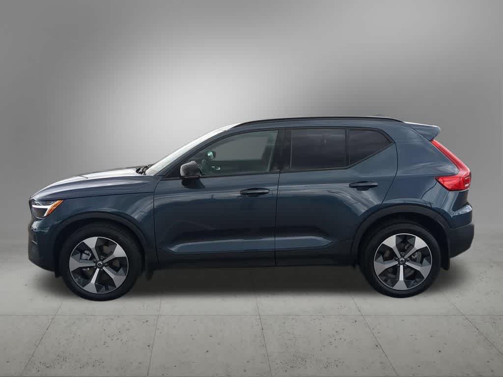 Thumbnail: 2026 Volvo XC40 - 3
