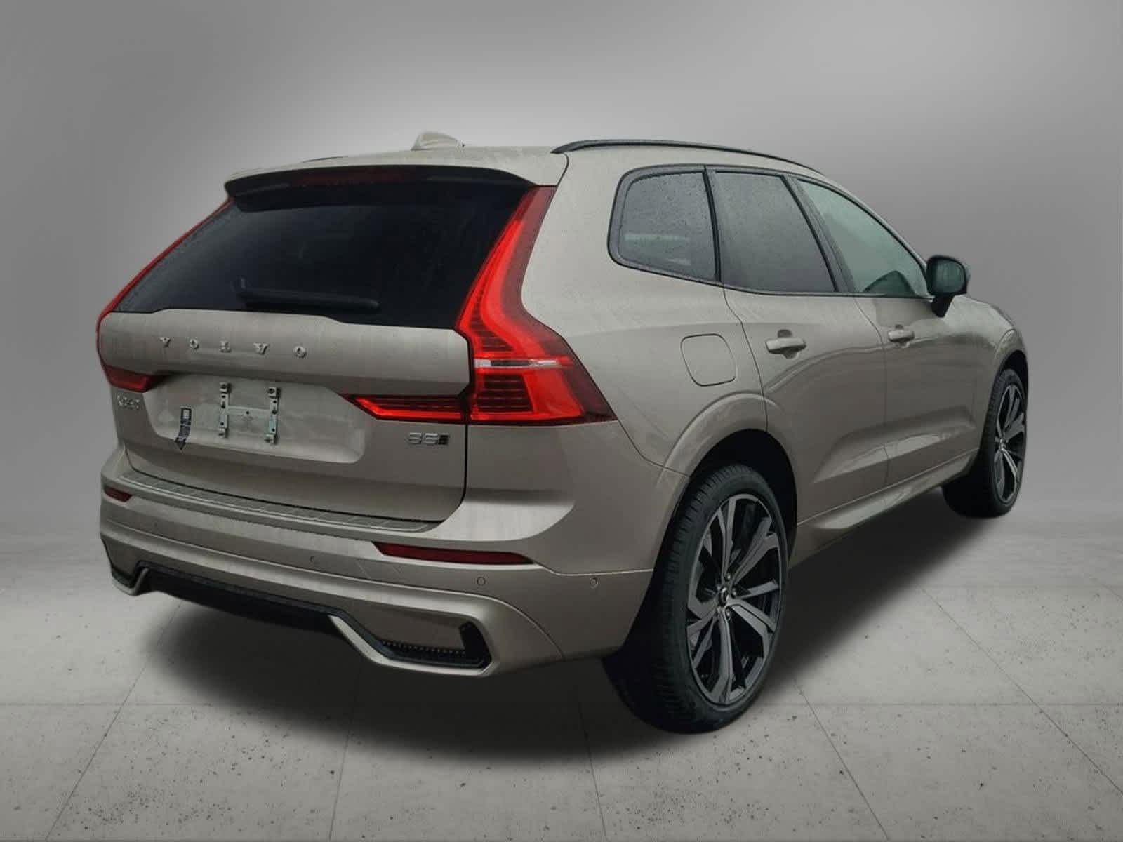 Thumbnail: 2025 Volvo XC60 - 6