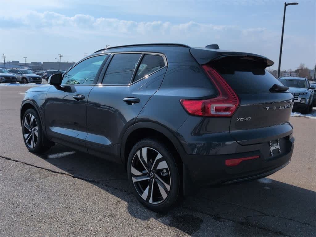 Thumbnail: 2026 Volvo XC40 - 4