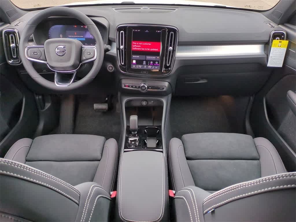 Thumbnail: 2026 Volvo XC40 - 14