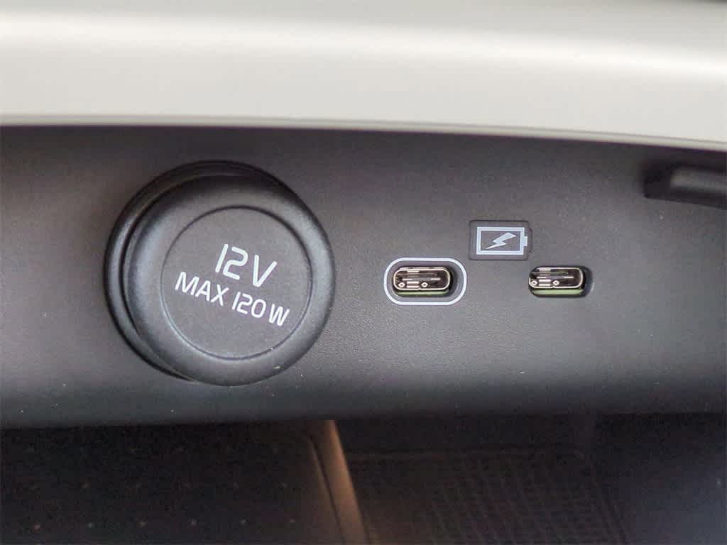 Thumbnail: 2026 Volvo XC40 - 31