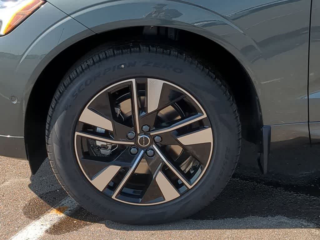 Thumbnail: 2026 Volvo XC60 - 13