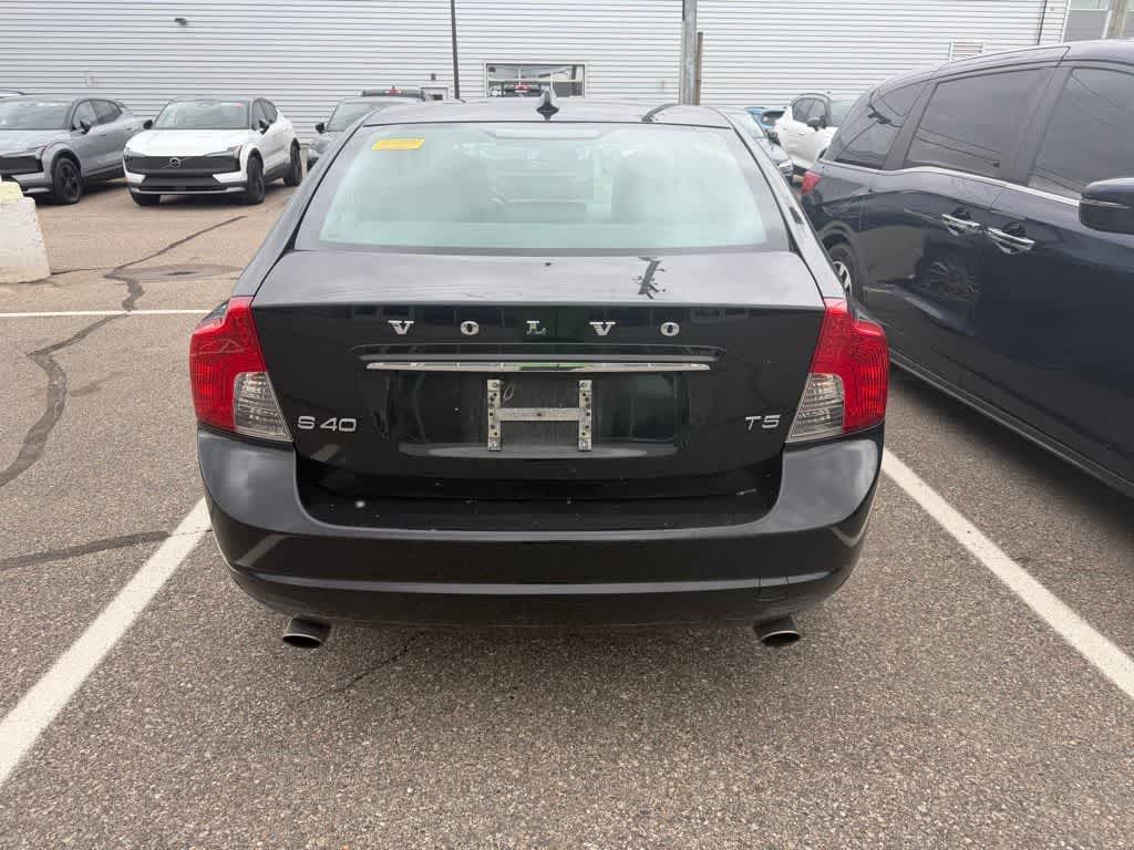 Thumbnail: 2011 Volvo S40 - 16