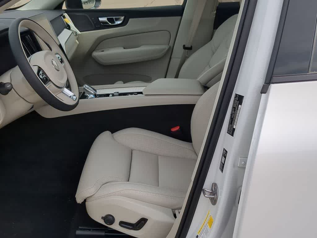 Thumbnail: 2026 Volvo XC60 - 15