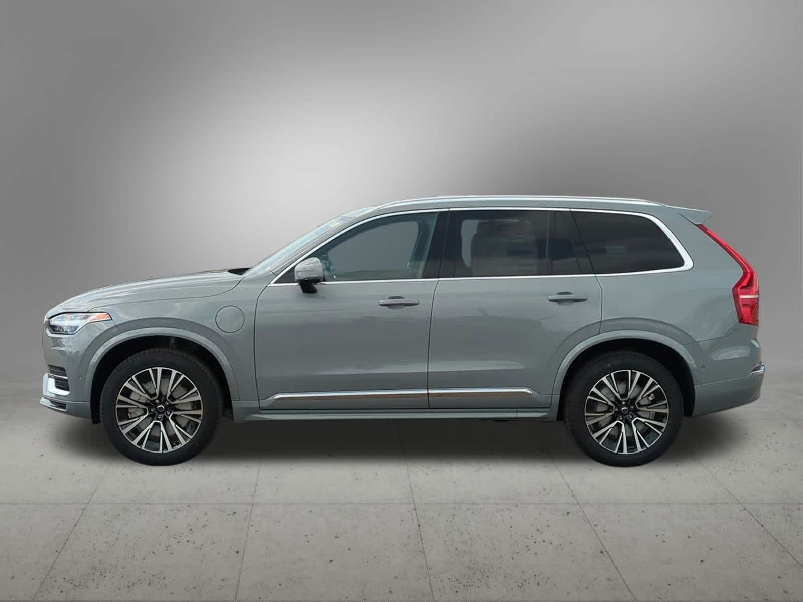 2025 Volvo XC90 T8 Plus 3