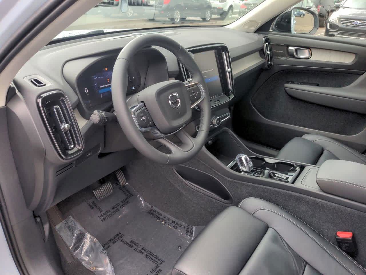 Used 2024 Volvo XC40 Ultimate with VIN YV4L12UM2R2219642 for sale in Troy, MI