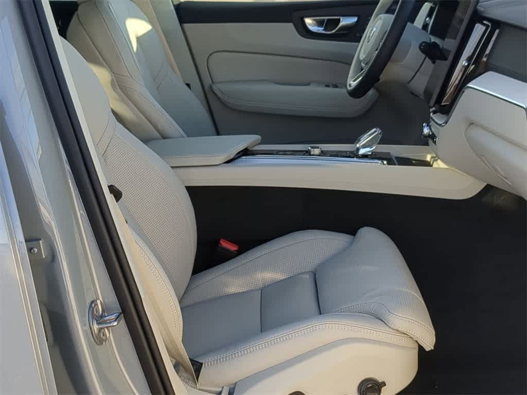 Thumbnail: 2026 Volvo XC60 - 20