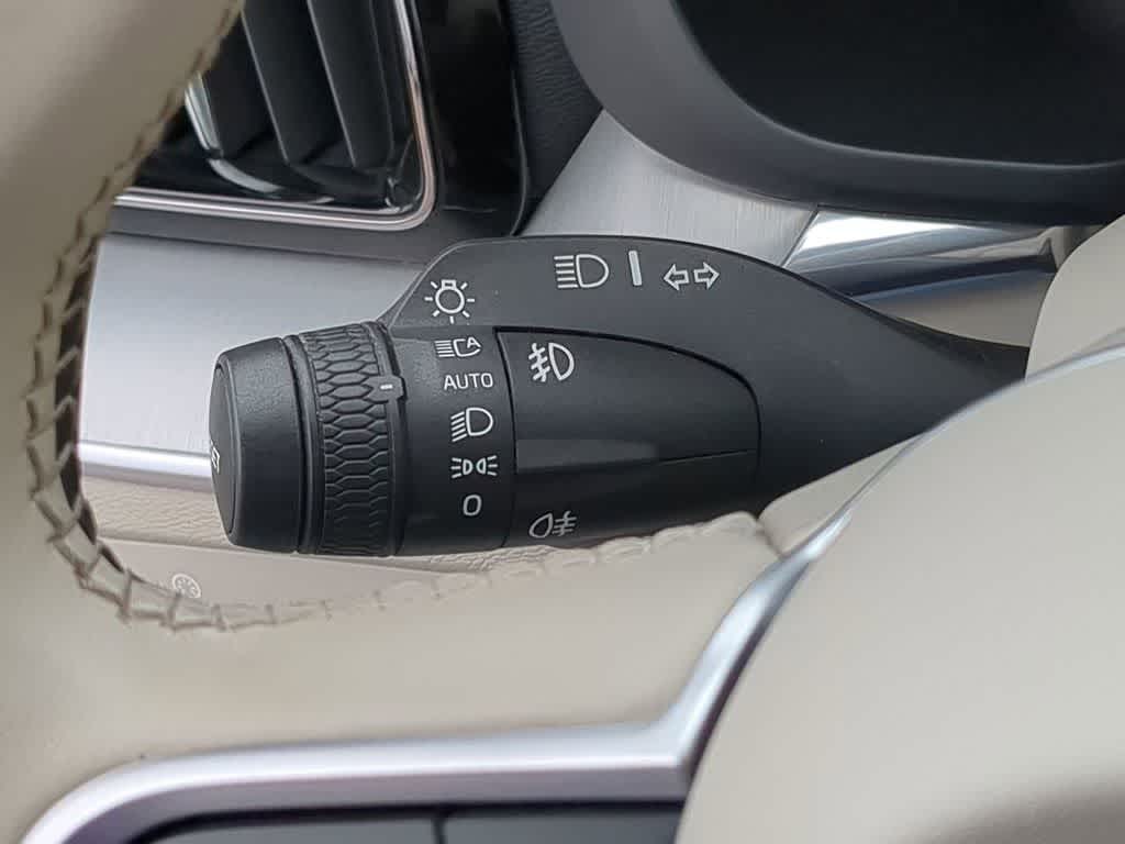 Thumbnail: 2019 Volvo XC60 - 25