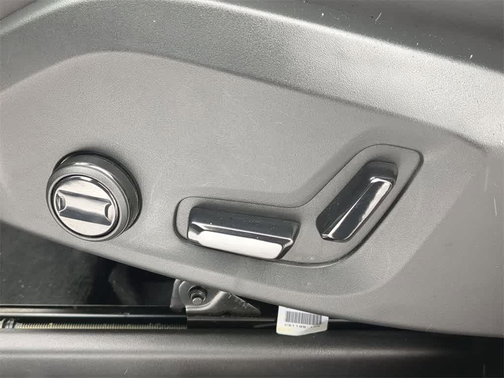 Thumbnail: 2025 Volvo XC90 - 16